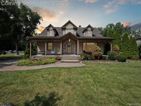 20845 Sunnydale St, Farmington, MI 48336