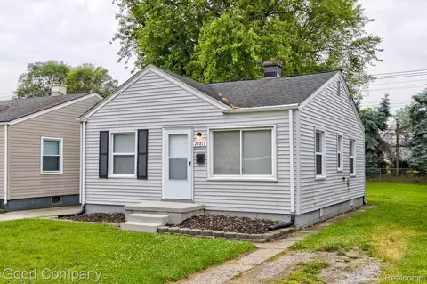 22811 Sharrow Ave, Warren, MI 48089