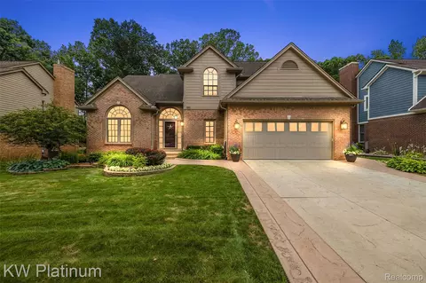 691 Lake Ridge Rd, Rochester Hills, MI 48307