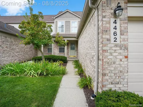 4462 Hunters W #38, Canton, MI 48188