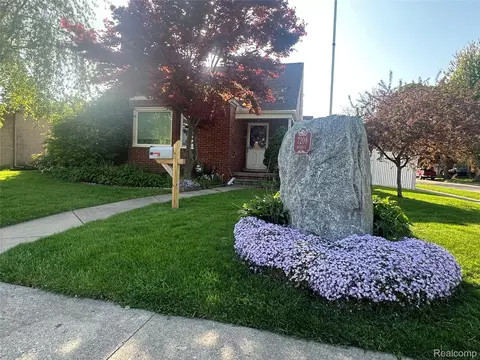 7208 Rosedale Blvd, Allen Park, MI 48101