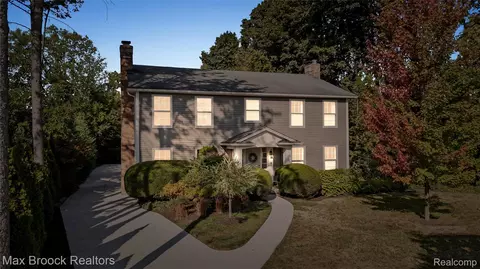 141 Lake Park Dr, Birmingham, MI 48009