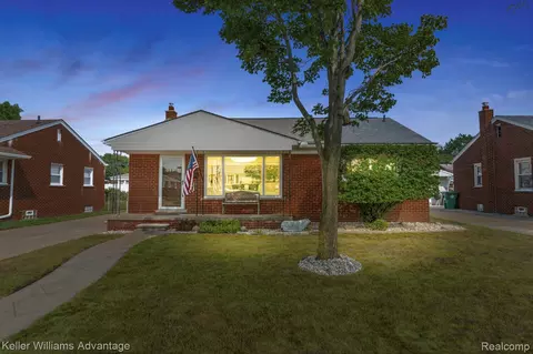 6514 Sharon St, Garden City, MI 48135