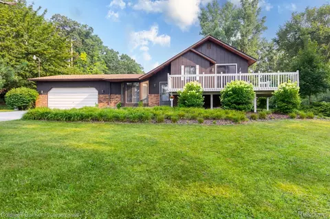 2809 Galway Bay Dr, Metamora, MI 48455