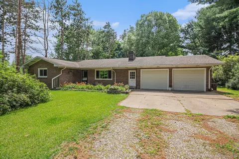 7047 Birchwood Dr, Mount Morris, MI 48458