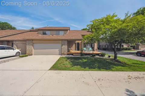 37484 N Laurel Park Dr, Livonia, MI 48152