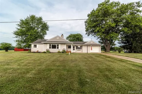 9197 Henderson Rd, Forest, MI 48463