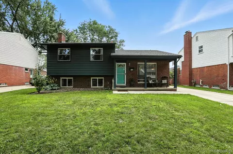 678 Shenandoah Dr, Clawson, MI 48017
