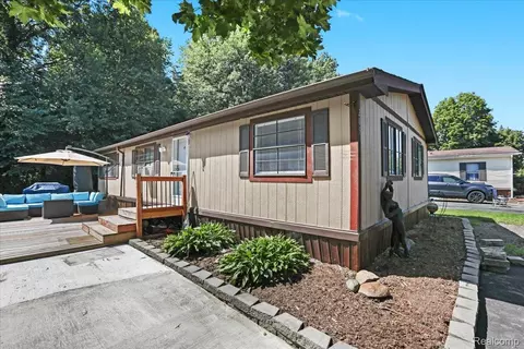 351 N Squirrel Rd #205, Auburn Hills, MI 48326