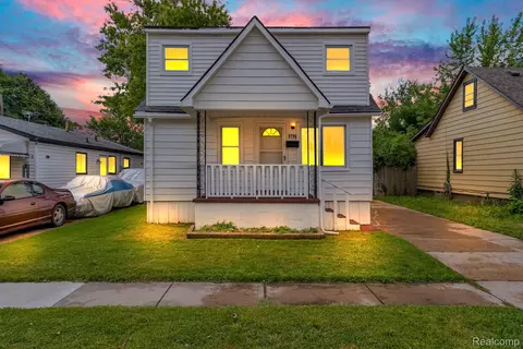 8716 Jewett Ave, Warren, MI 48089
