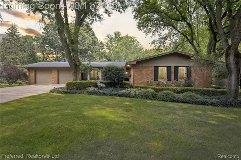 562 Burns Rd, Milford, MI 48381