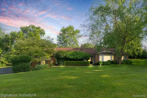 1656 Keller Ln, Bloomfield Township, MI 48302