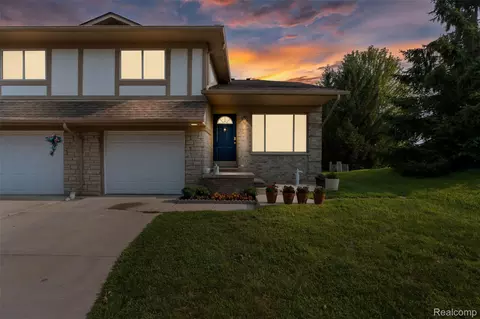 38051 Schoenherr Rd #7, Sterling Heights, MI 48312