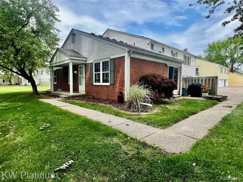 24708 Spring Lane Ln #37, Harrison, MI 48045