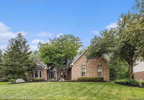45483 Addington Ln, Novi, MI 48374