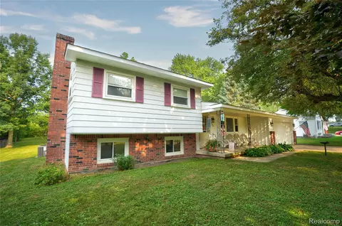 3464 S Elms Rd, Swartz Creek, MI 48473