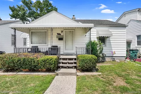 951 E Garfield Ave, Hazel Park, MI 48030