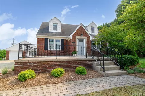 514 E Avon Rd, Rochester Hills, MI 48307