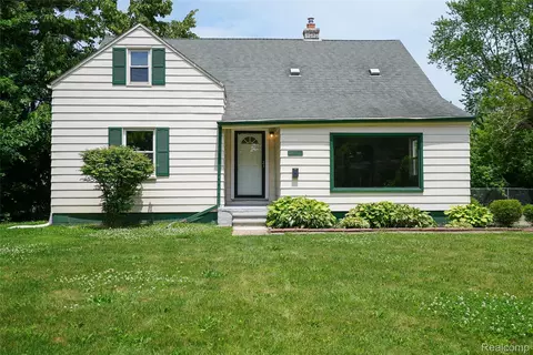 18997 Huntington Ave, Harper Woods, MI 48225