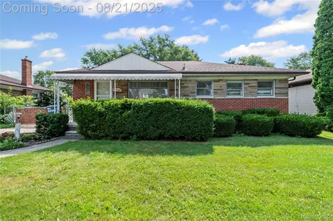 24346 Hayes Ave, Eastpointe, MI 48021