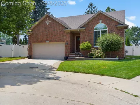30933 Burberry Drive Dr, Warren, MI 48092