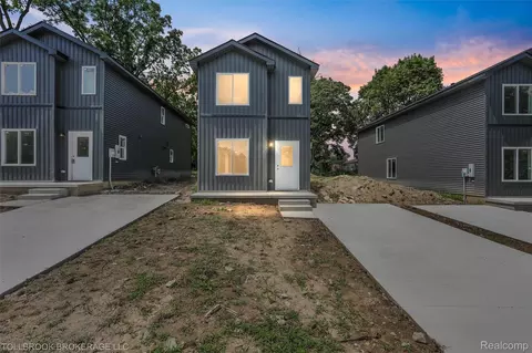 55 N Roselawn St, Pontiac, MI 48342