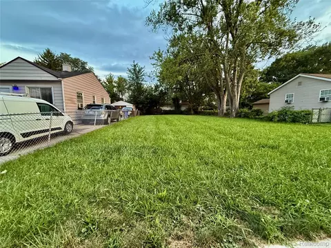 11060 Republic Ave, Warren, MI 48089