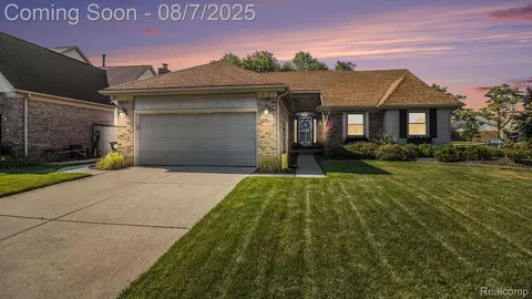 26802 Inverness St, Woodhaven, MI 48183