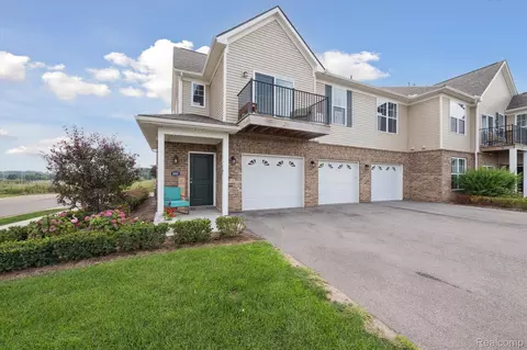 9868 Ridge Run St, Howell, MI 48843