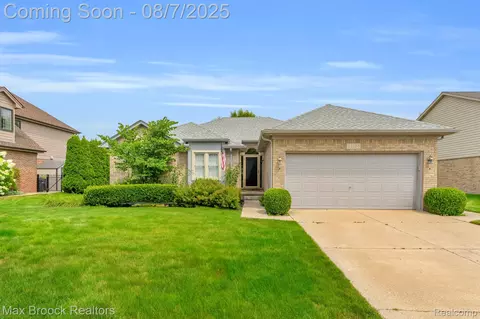 21125 Forest Villa Dr, Macomb, MI 48044