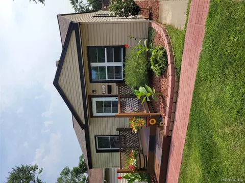 5869 Hipp St, Taylor, MI 48180