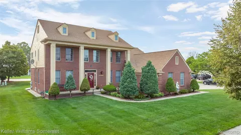 41659 Touchstone Dr, Sterling Heights, MI 48314
