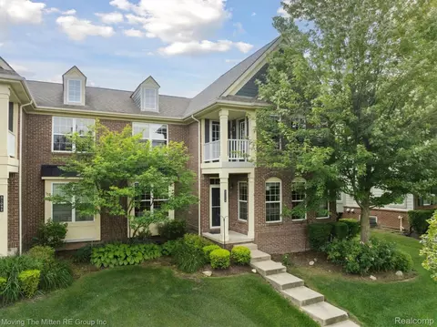 51114 Sleepy Hollow Ln, Canton, MI 48188