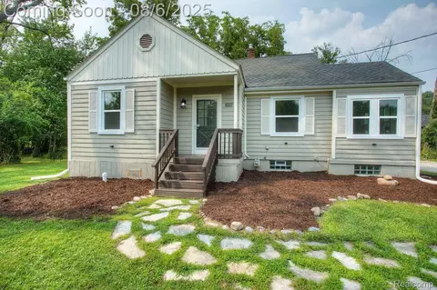 24898 Farmbrook Rd, Southfield, MI 48034