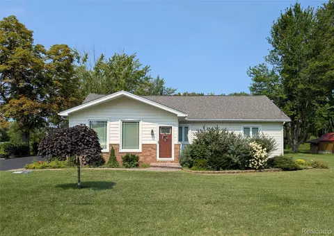9512 Pearl Beach Blvd, Clay, MI 48001