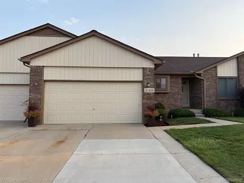 26213 Annagrove Ln #81, Chesterfield, MI 48051