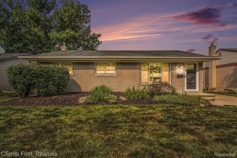 8451 Orhan St, Canton, MI 48187