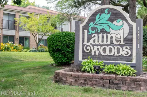 17865 University Park Dr, Livonia, MI 48152