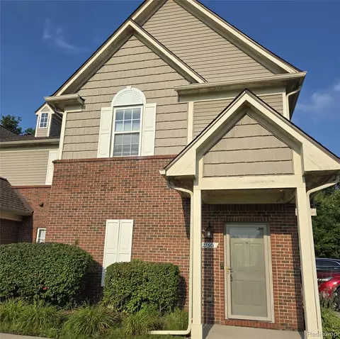 27601 Hidden Oaks Dr, Trenton, MI 48183