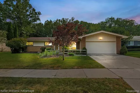 24173 Twin Valley Ct, Farmington, MI 48336