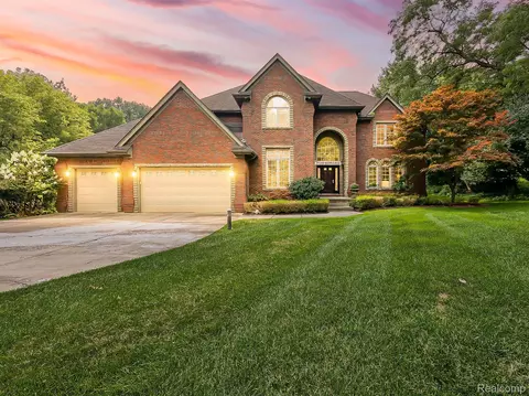 37159 Howard Rd, Farmington Hills, MI 48331