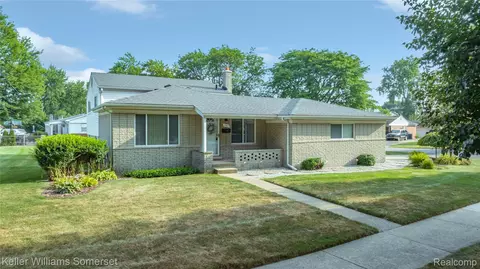 2702 Chesterfield Dr, Troy, MI 48083