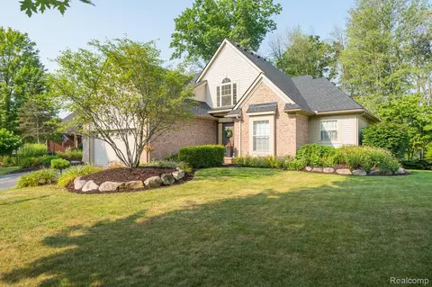 3052 Richmond Dr, Village Of Clarkston, MI 48348