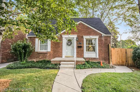 20703 Fleetwood Dr, Harper Woods, MI 48225