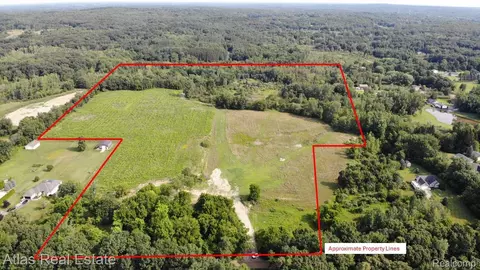 2792 Bald Eagle Lake Rd, Groveland, MI 48462