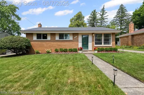 437 Meadow Ln, Rochester, MI 48307