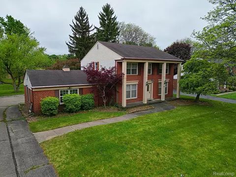 4003 Old Dominion Dr, West Bloomfield, MI 48323