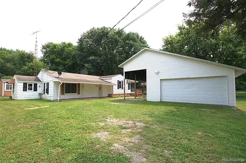 5964 Kader Dr, Flint, MI 48506