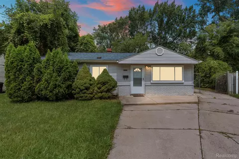 13210 Lyons St, Oak Park, MI 48237