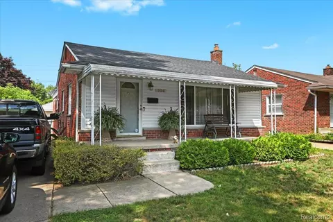 926 Sherbourne St, Inkster, MI 48141
